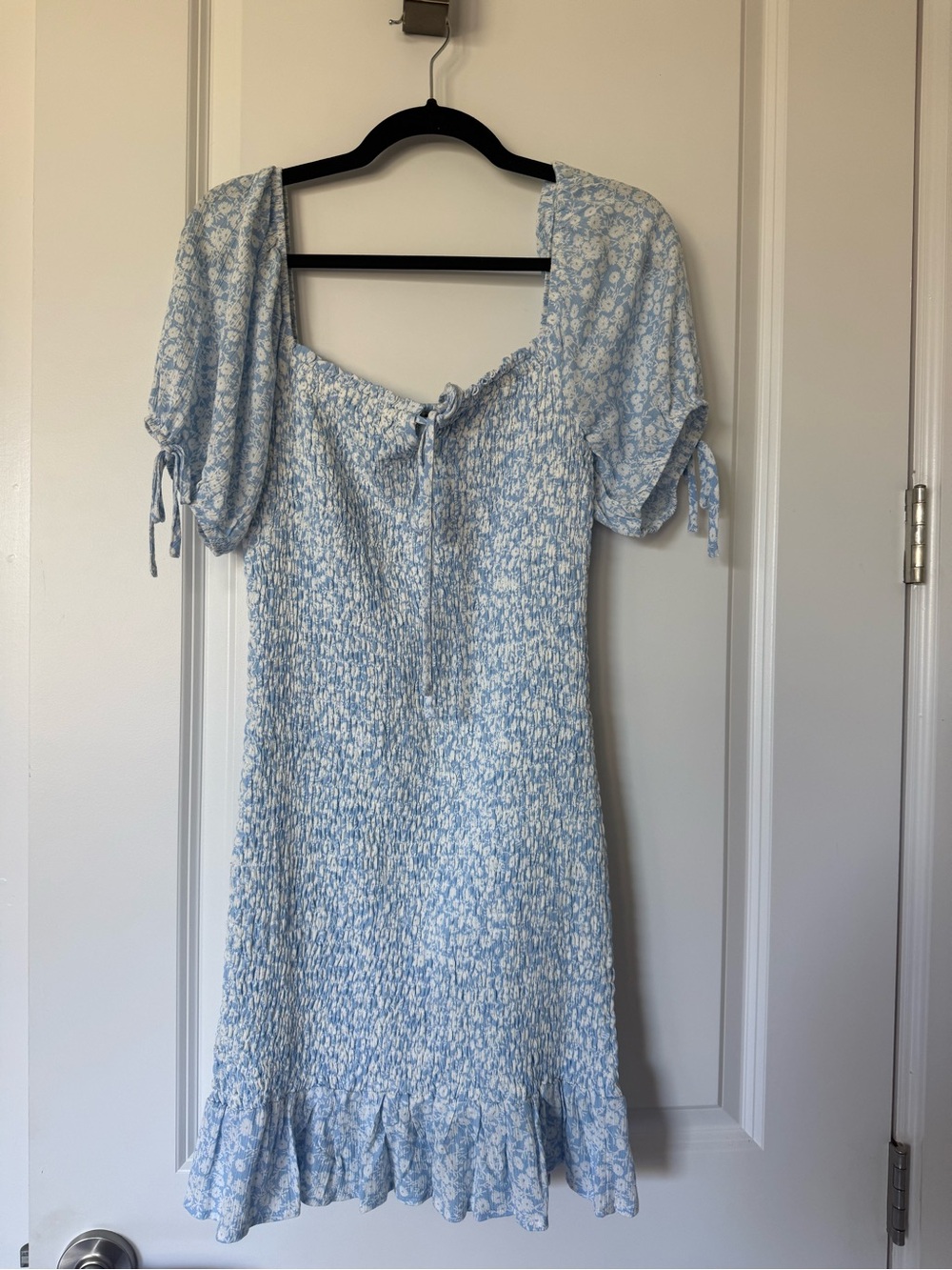 Lost + Wander Blue & White Floral Smocked Dress Size Large